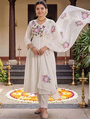 Women Floral Printed Empire Pure Cotton Kurta with Trousers & With Dupatta 2