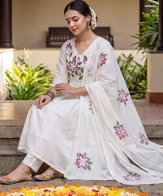 Women Floral Printed Empire Pure Cotton Kurta with Trousers & With Dupatta 4