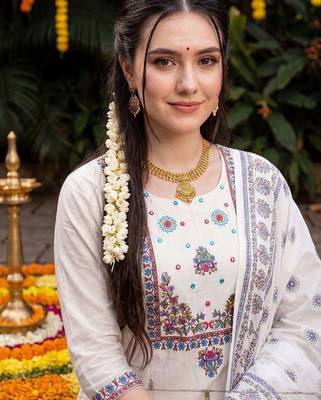 Women Floral Printed Regular Pure Cotton Kurta with Trousers & With Dupatta 2
