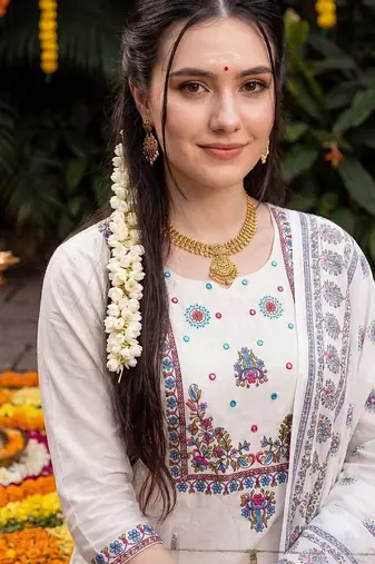 Women Floral Printed Regular Pure Cotton Kurta with Trousers & With Dupatta