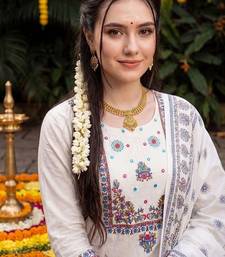 Women Floral Printed Regular Pure Cotton Kurta with Trousers & With Dupatta