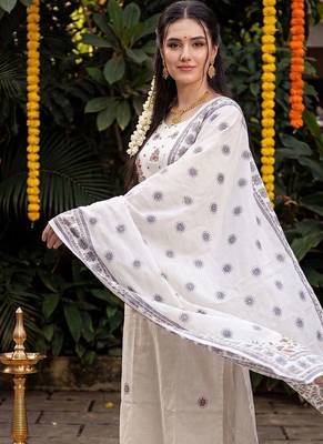 Women Floral Printed Regular Pure Cotton Kurta with Trousers & With Dupatta 1