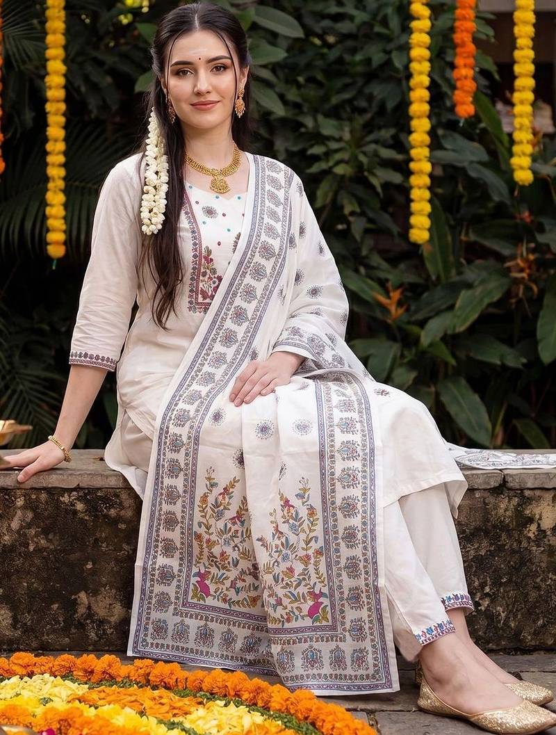 Women Floral Printed Regular Pure Cotton Kurta with Trousers & With Dupatta