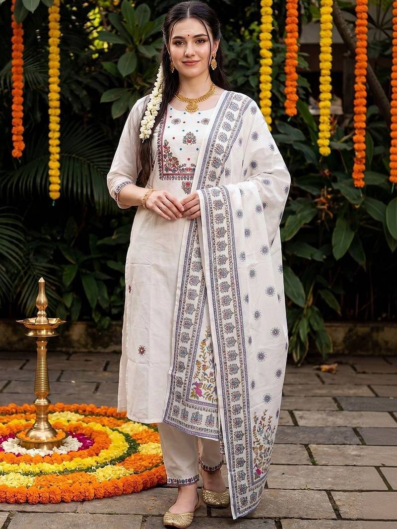 Women Floral Printed Regular Pure Cotton Kurta with Trousers & With Dupatta