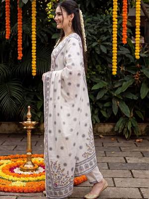 Women Floral Printed Regular Pure Cotton Kurta with Trousers & With Dupatta 6