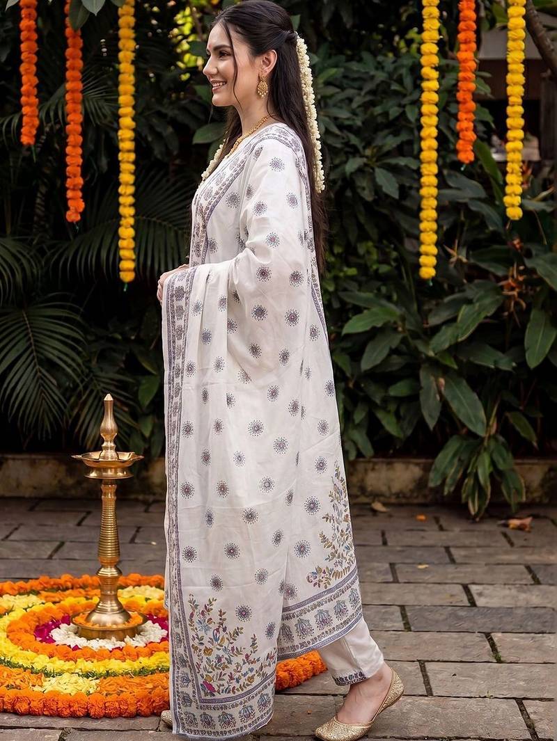 Women Floral Printed Regular Pure Cotton Kurta with Trousers & With Dupatta