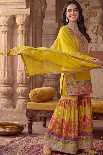 Women Floral Embroidered Regular Sequinned Kurta with Sharara & With Dupatta