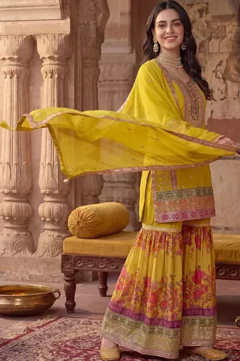 Women Floral Embroidered Regular Sequinned Kurta with Sharara & With Dupatta