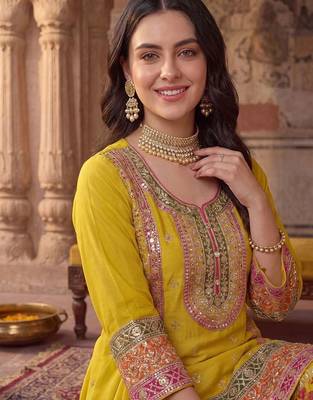 Women Floral Embroidered Regular Sequinned Kurta with Sharara & With Dupatta 2