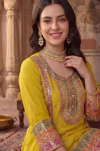 Women Floral Embroidered Regular Sequinned Kurta with Sharara & With Dupatta