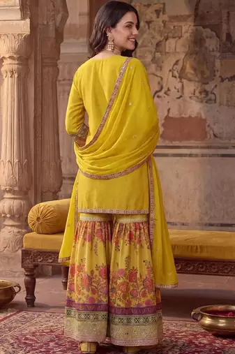 Women Floral Embroidered Regular Sequinned Kurta with Sharara & With Dupatta