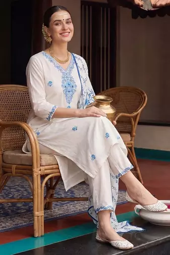 Women Floral Embroidered Regular Thread Work Pure Cotton Kurta with Trousers & With Dupatta