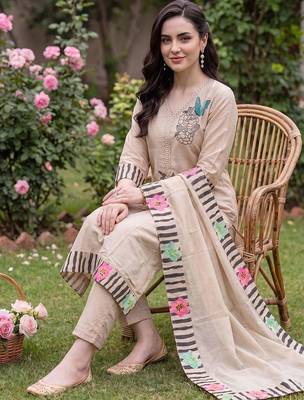 Women Floral Embroidered Regular Thread Work Kurta with Trousers & With Dupatta 1
