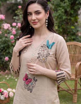 Women Floral Embroidered Regular Thread Work Kurta with Trousers & With Dupatta 2