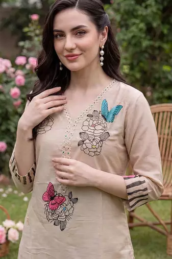 Women Floral Embroidered Regular Thread Work Kurta with Trousers & With Dupatta