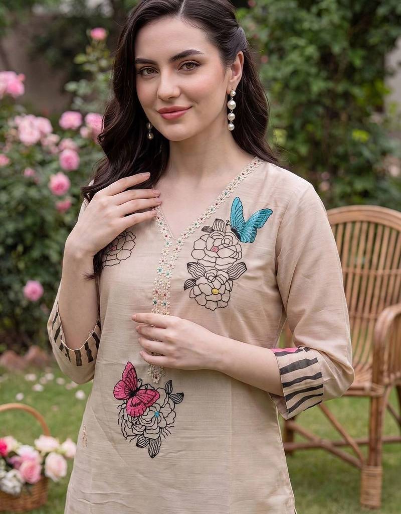Women Floral Embroidered Regular Thread Work Kurta with Trousers & With Dupatta