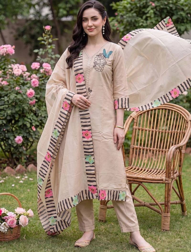 Women Floral Embroidered Regular Thread Work Kurta with Trousers & With Dupatta