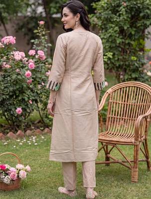 Women Floral Embroidered Regular Thread Work Kurta with Trousers & With Dupatta 4