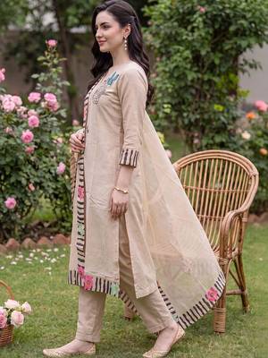 Women Floral Embroidered Regular Thread Work Kurta with Trousers & With Dupatta 5