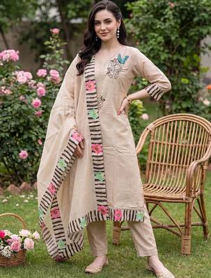 Women Floral Embroidered Regular Thread Work Kurta with Trousers & With Dupatta 6