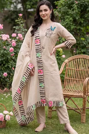 Women Floral Embroidered Regular Thread Work Kurta with Trousers & With Dupatta