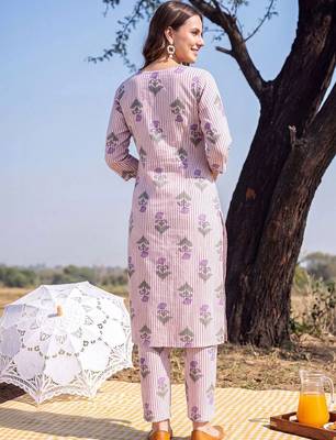 Women Printed Regular Pure Cotton Kurta with Trousers 4