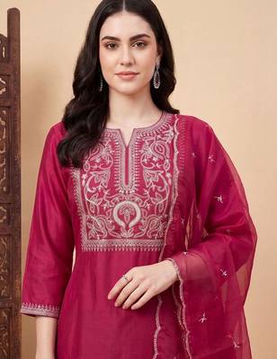 Women Ethnic Motifs Embroidered Regular Thread Work Liva Kurta with Trousers & With Dupatta 2