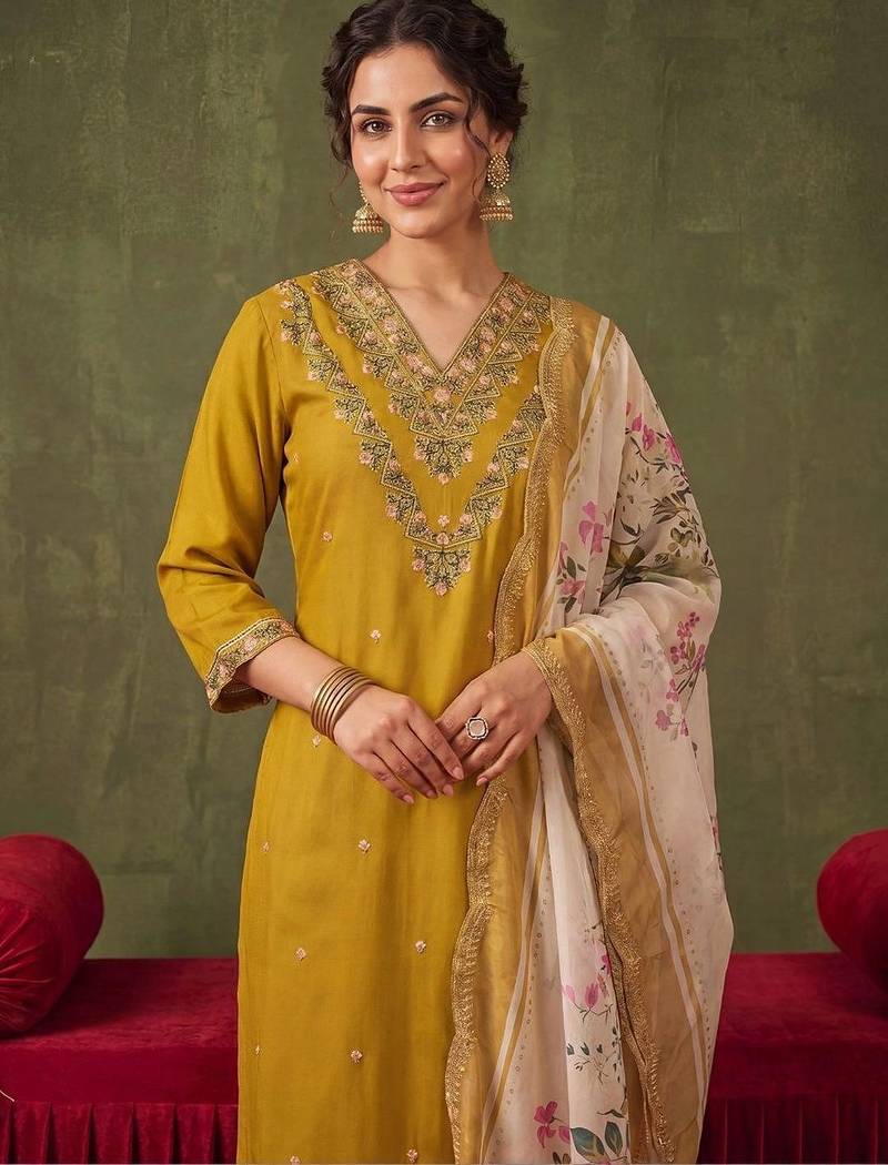 Women Ethnic Motifs Embroidered Regular Thread Work Kurta with Trousers & With Dupatta