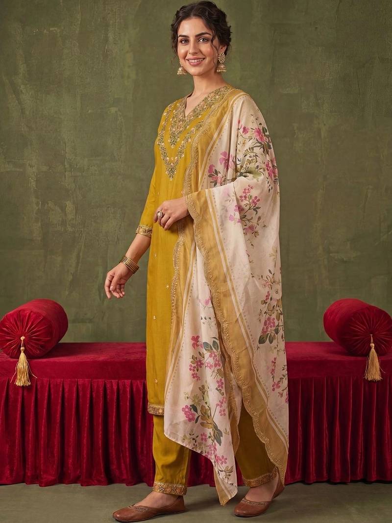 Women Ethnic Motifs Embroidered Regular Thread Work Kurta with Trousers & With Dupatta