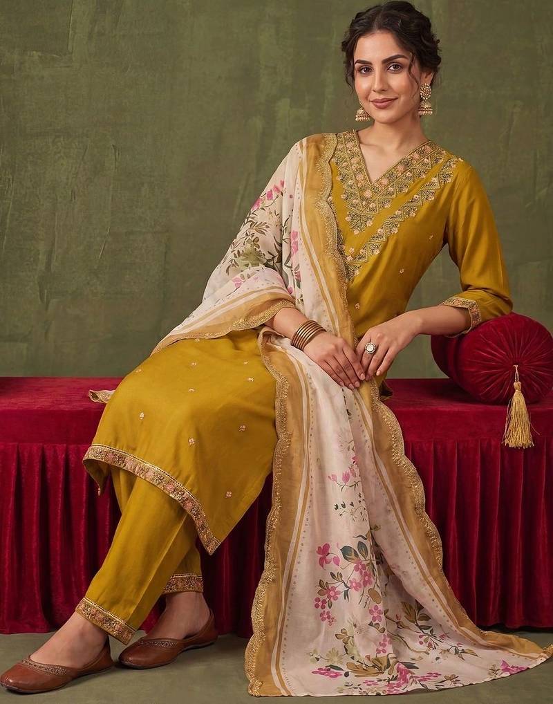 Women Ethnic Motifs Embroidered Regular Thread Work Kurta with Trousers & With Dupatta