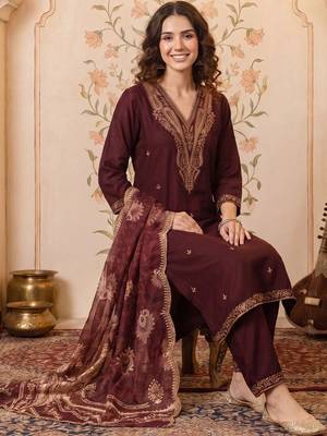 Women Ethnic Motifs Embroidered Regular Thread Work Kurta with Trousers & With Dupatta 5