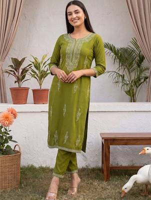 Women Ethnic Motifs Embroidered Regular Thread Work Kurta with Trousers 1