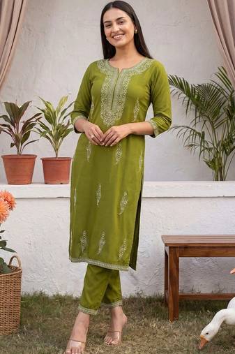 Women Ethnic Motifs Embroidered Regular Thread Work Kurta with Trousers