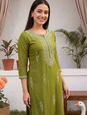 Women Ethnic Motifs Embroidered Regular Thread Work Kurta with Trousers 2