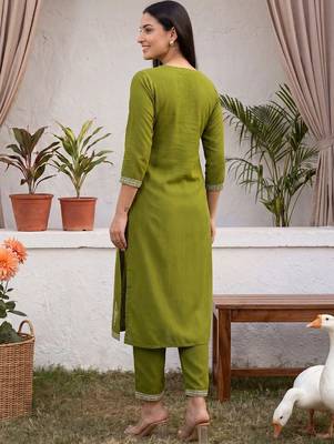 Women Ethnic Motifs Embroidered Regular Thread Work Kurta with Trousers 4