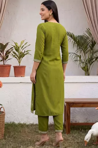 Women Ethnic Motifs Embroidered Regular Thread Work Kurta with Trousers