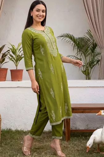 Women Ethnic Motifs Embroidered Regular Thread Work Kurta with Trousers
