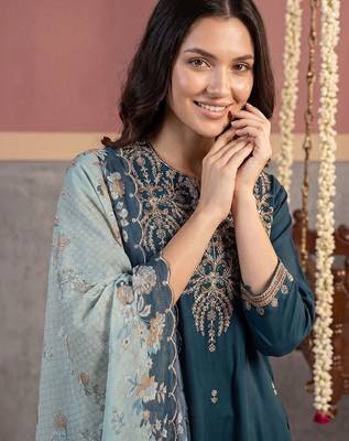 Women Ethnic Motifs Embroidered Regular Thread Work Kurta with Trousers & With Dupatta 2