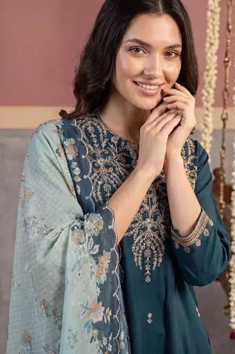 Women Ethnic Motifs Embroidered Regular Thread Work Kurta with Trousers & With Dupatta