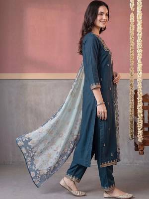Women Ethnic Motifs Embroidered Regular Thread Work Kurta with Trousers & With Dupatta 3