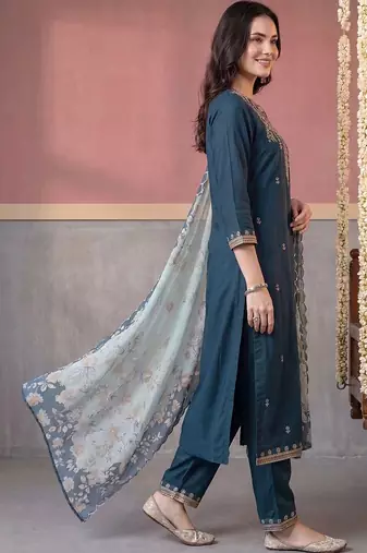 Women Ethnic Motifs Embroidered Regular Thread Work Kurta with Trousers & With Dupatta