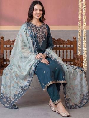 Women Ethnic Motifs Embroidered Regular Thread Work Kurta with Trousers & With Dupatta 5