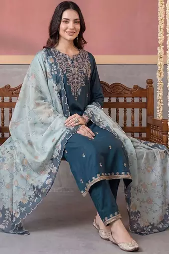 Women Ethnic Motifs Embroidered Regular Thread Work Kurta with Trousers & With Dupatta