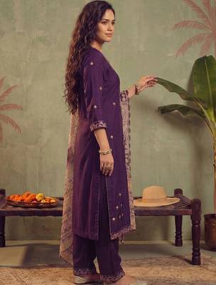 Women Ethnic Motifs Embroidered Regular Thread Work Kurta with Trousers & With Dupatta 3