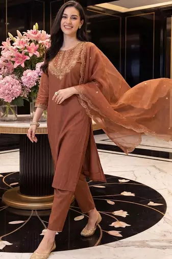Women Ethnic Motifs Embroidered Regular Liva Kurta with Trousers & With Dupatta