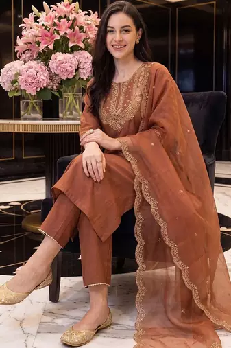 Women Ethnic Motifs Embroidered Regular Liva Kurta with Trousers & With Dupatta