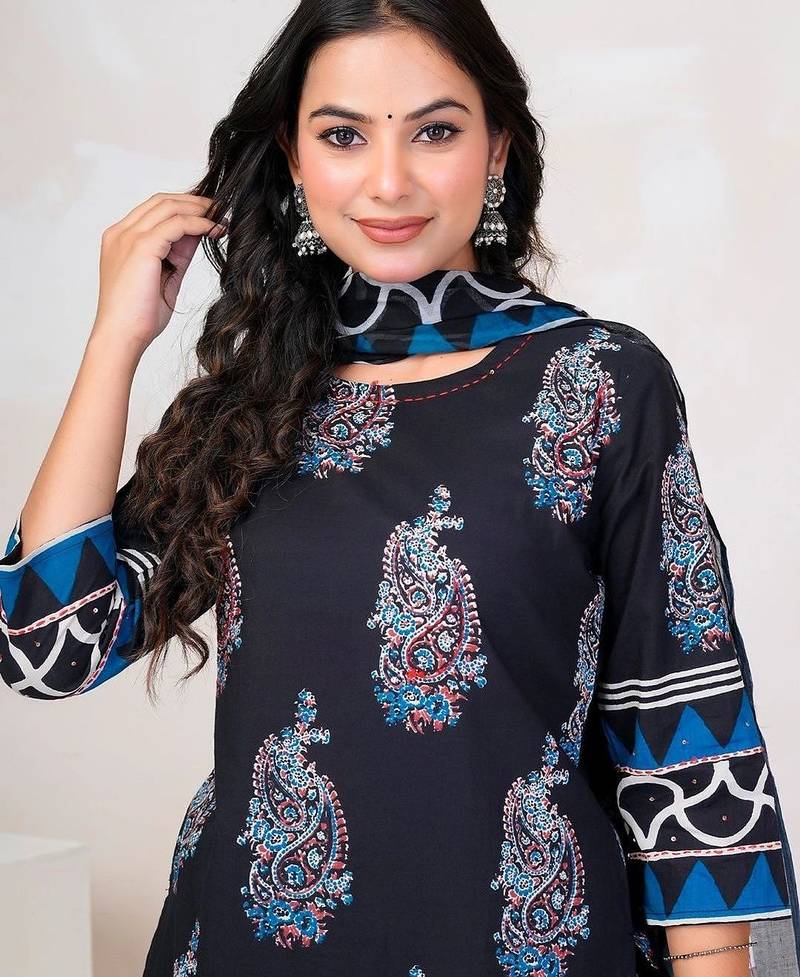 Women Paisley Printed Regular Sequinned Pure Cotton Kurta with Trousers & With Dupatta