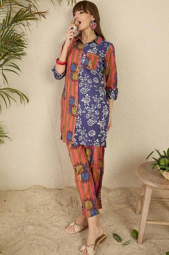 Women Floral Printed Regular  Cotton Kurta with Trousers