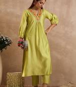 Women Ethnic Motifs Embroidered Regular Thread Work Liva Kurta with Trousers