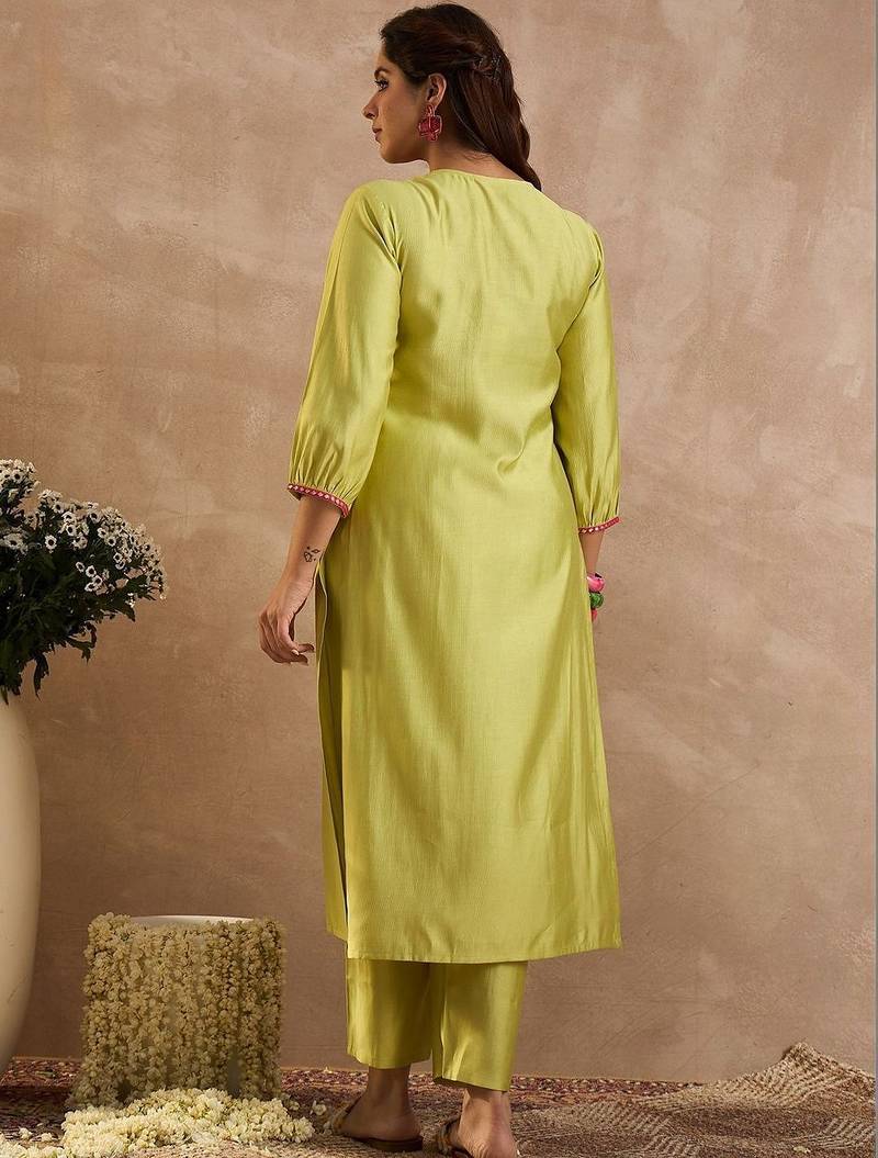 Women Ethnic Motifs Embroidered Regular Thread Work Liva Kurta with Trousers